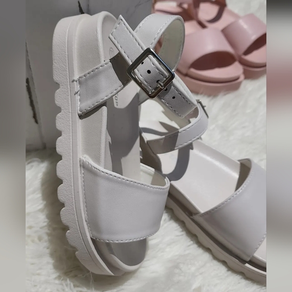 Lug Ivory Sandals ❗️RESTOCK❗️ - Picture 2 of 3